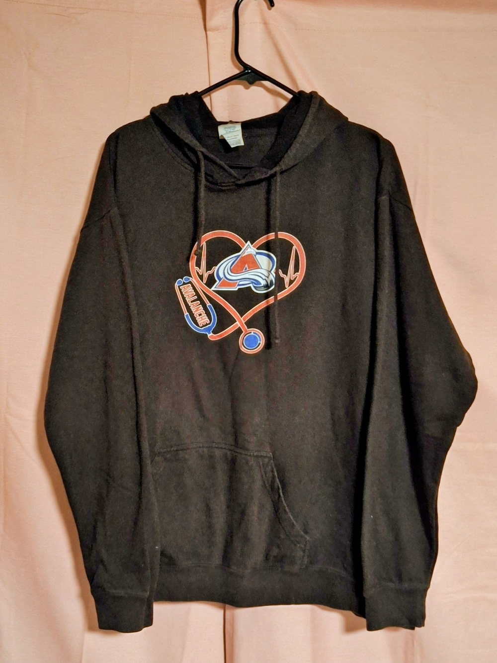 Colorado AVALANCHE Hockey Graphic Hoodie in Black